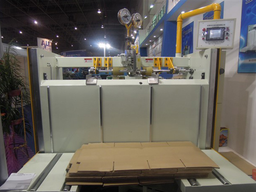 單片雙伺服半自動(dòng)釘箱機(jī)（前照）